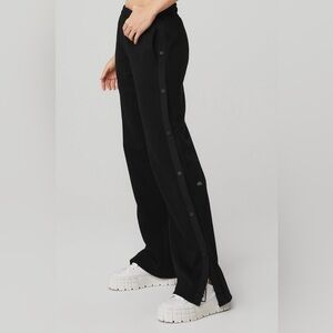 Alo Yoga Courtside Tearaway Snap Pants Black